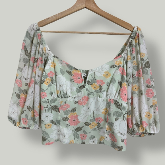 ABERCROMBIE & FITCH Blouse Women Size Small Green Floral 3/4 Sleeves Cropped Top - Picture 2 of 12